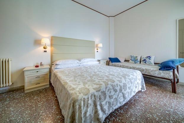 Hotel Carlton Beach Rimini Exterior photo