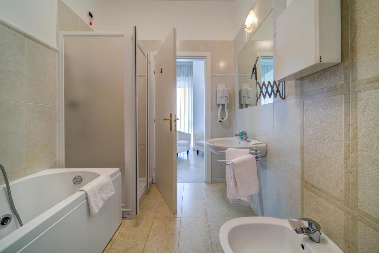 Hotel Carlton Beach Rimini Exterior photo