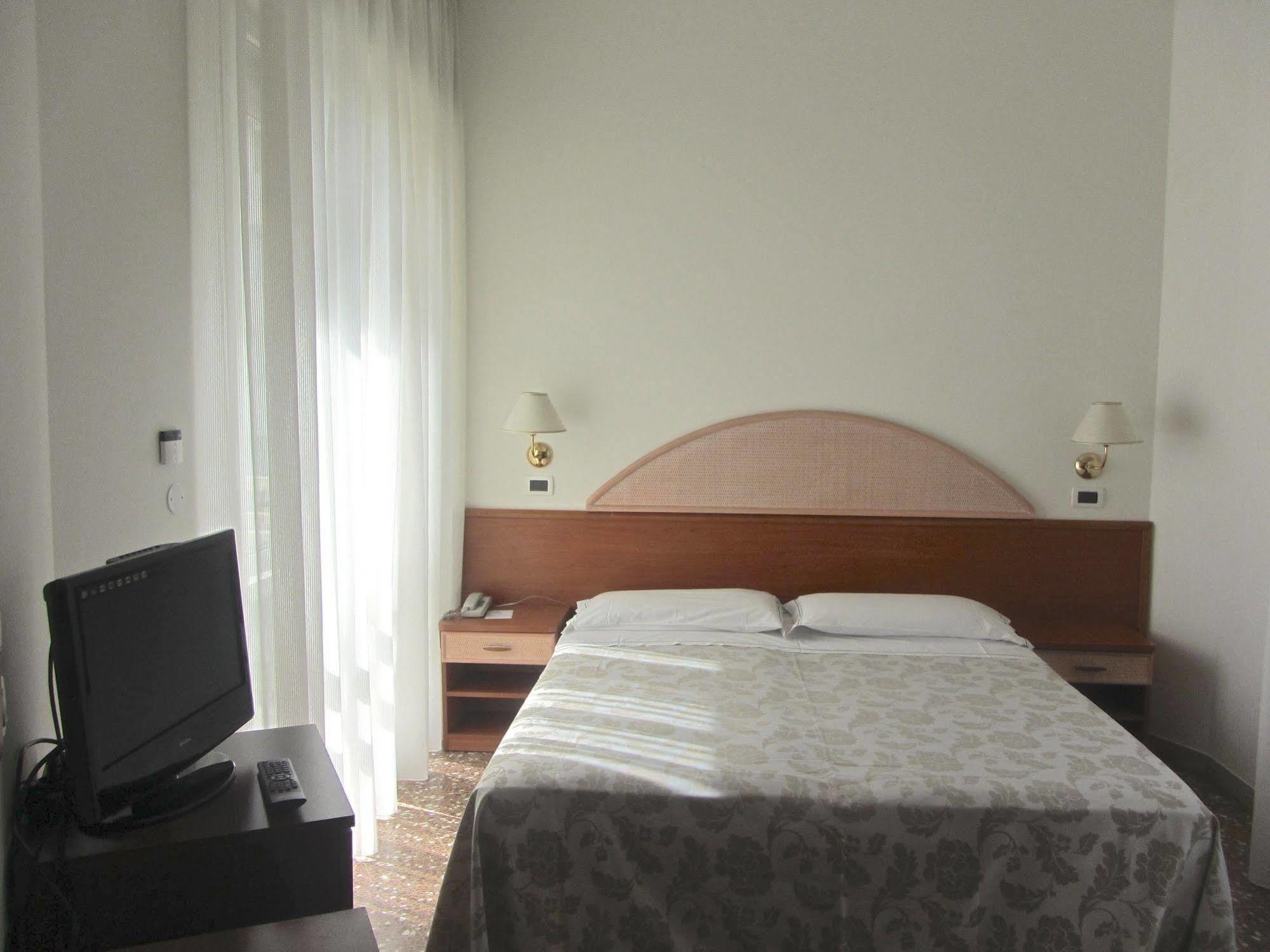 Hotel Carlton Beach Rimini Exterior photo